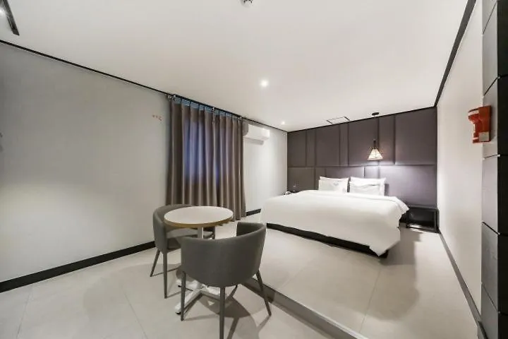 Almond Hotel Gupo Station Busan 2*,