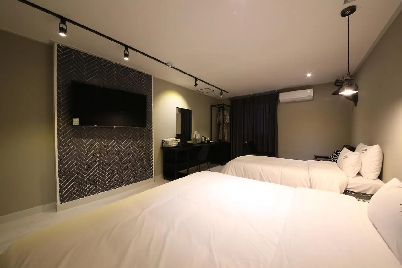 Almond Hotel Gupo Station Busan