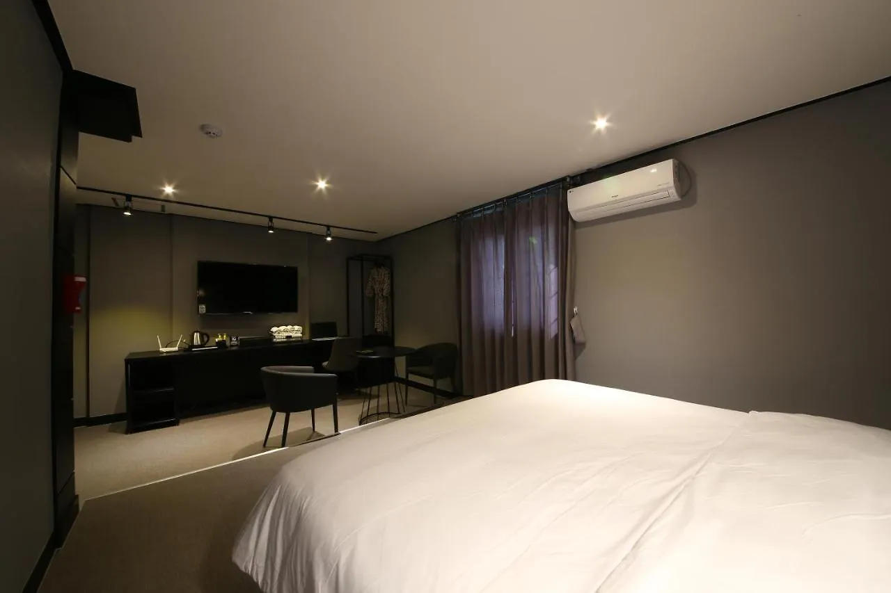 Almond Hotel Gupo Station Busan