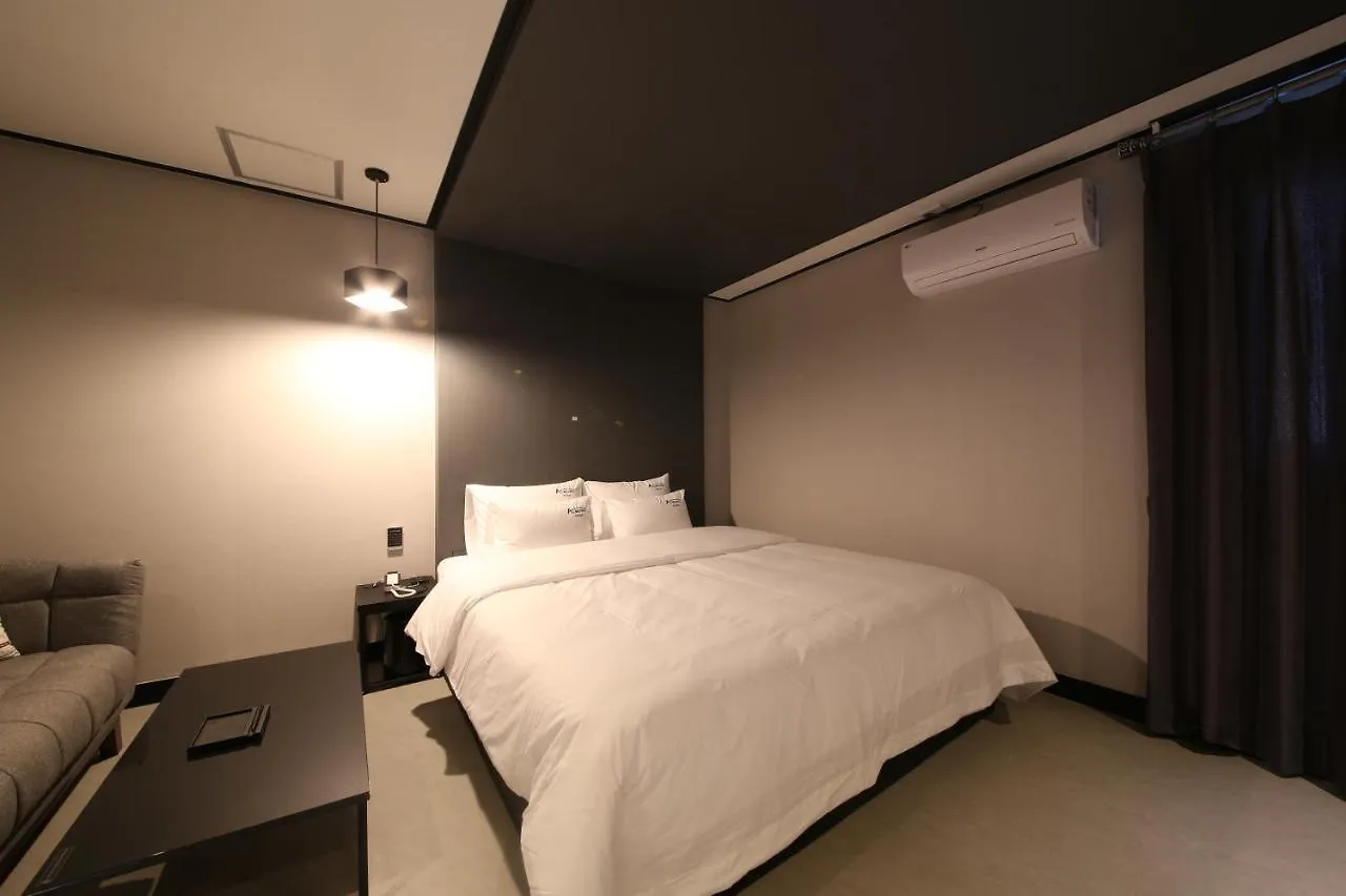 Almond Hotel Gupo Station Busan