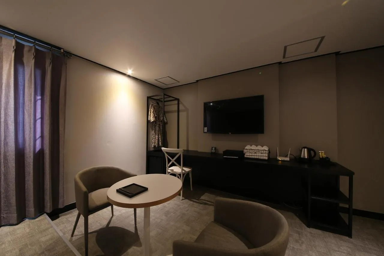 Almond Hotel Gupo Station Busan