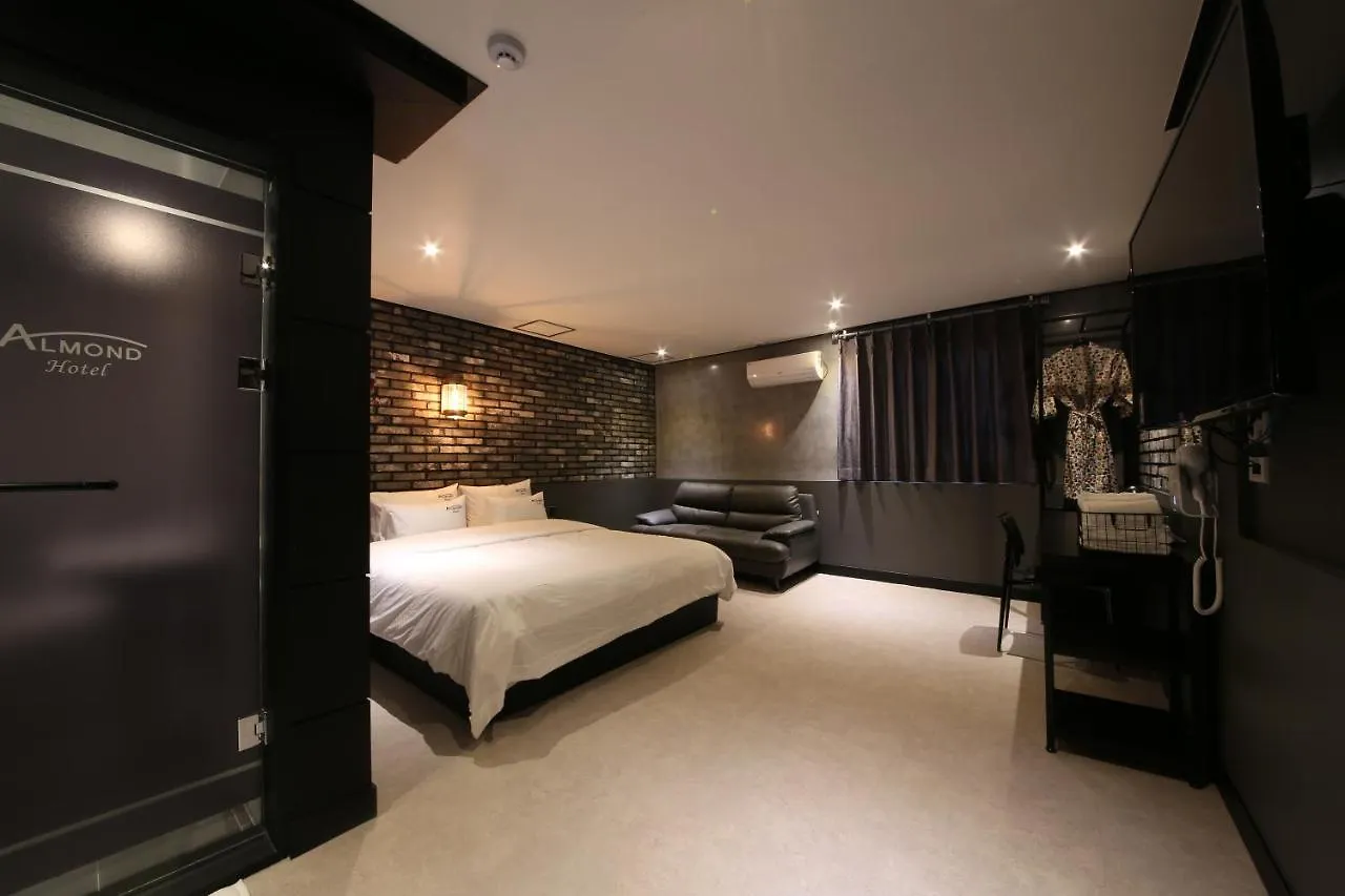 Almond Hotel Gupo Station Busan