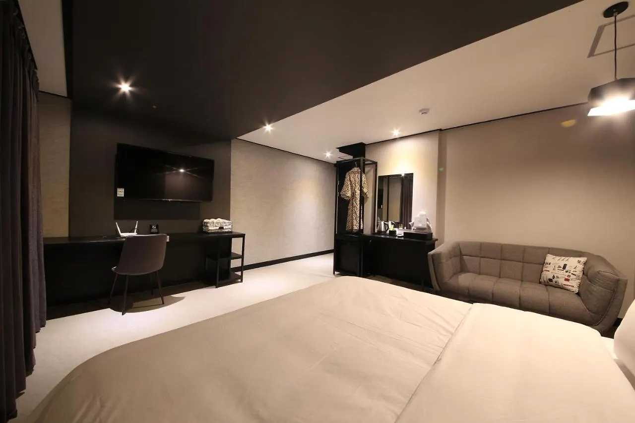 **  Almond Hotel Gupo Station Busan South Korea