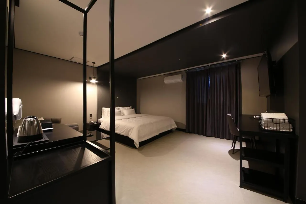 Almond Hotel Gupo Station Busan
