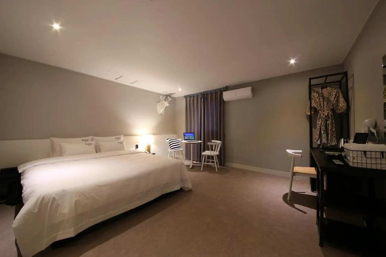 Almond Hotel Gupo Station Busan