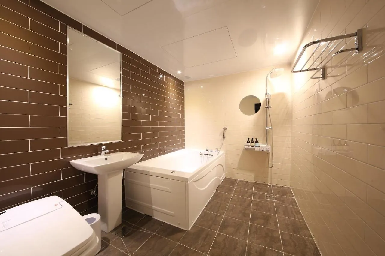 Almond Hotel Gupo Station Busan