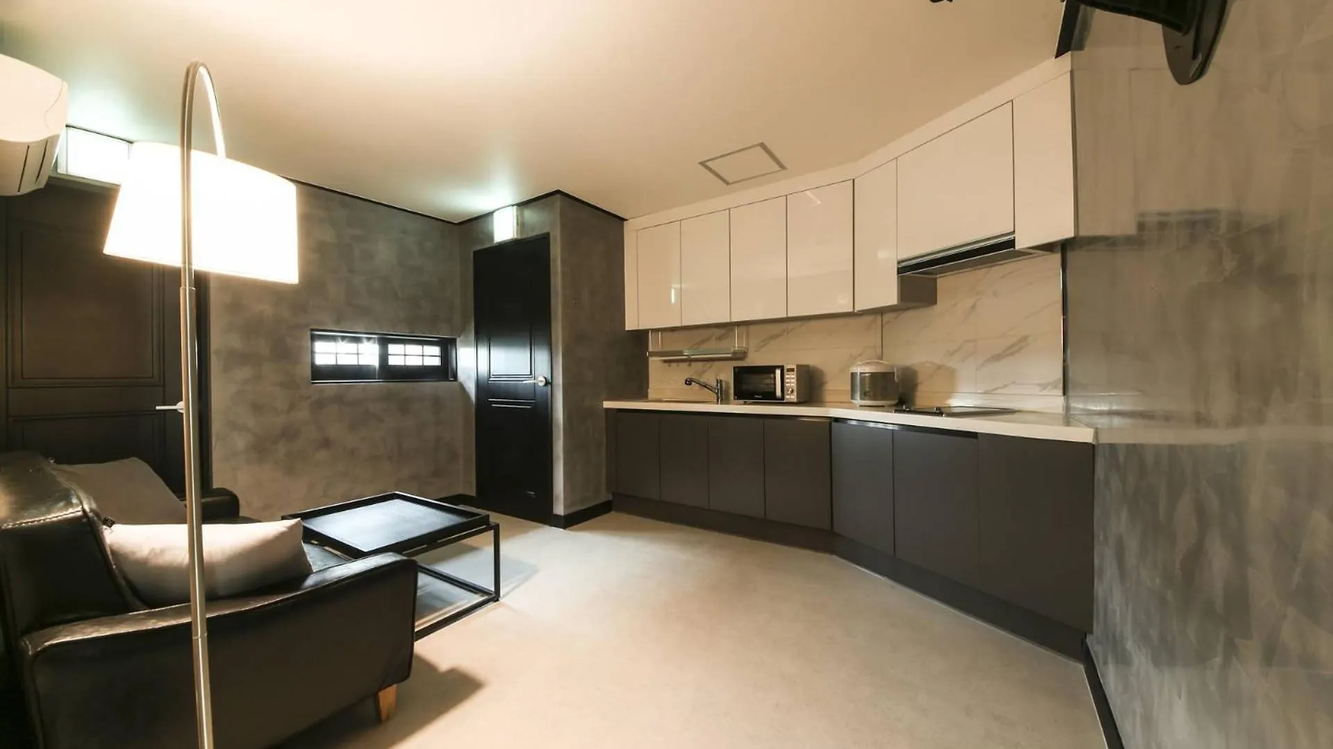 Almond Hotel Gupo Station Busan