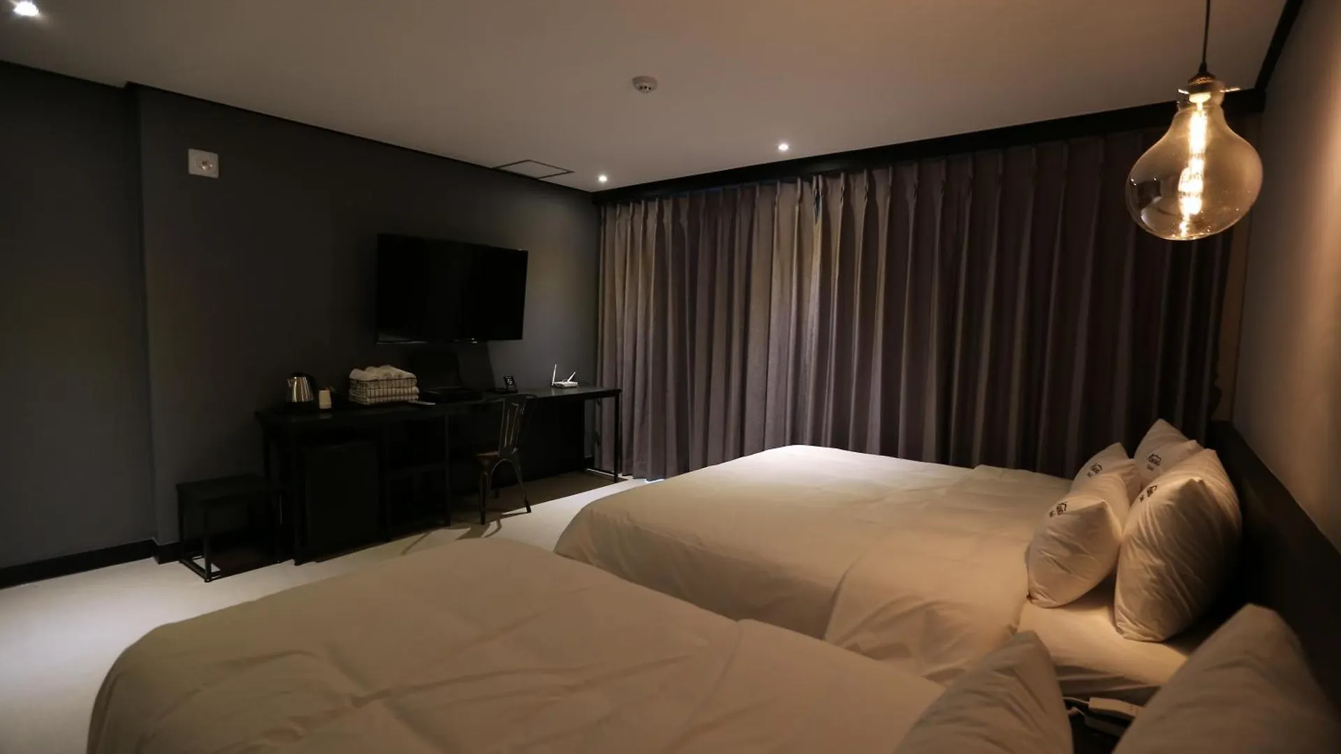 Almond Hotel Gupo Station Busan