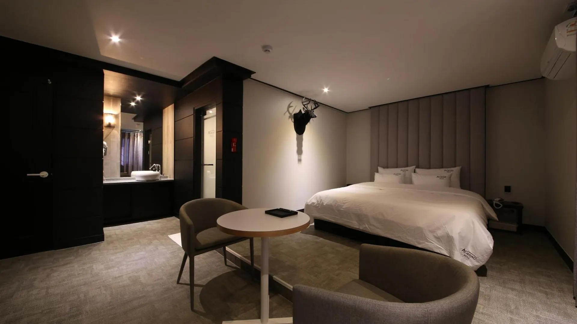 Almond Hotel Gupo Station Busan