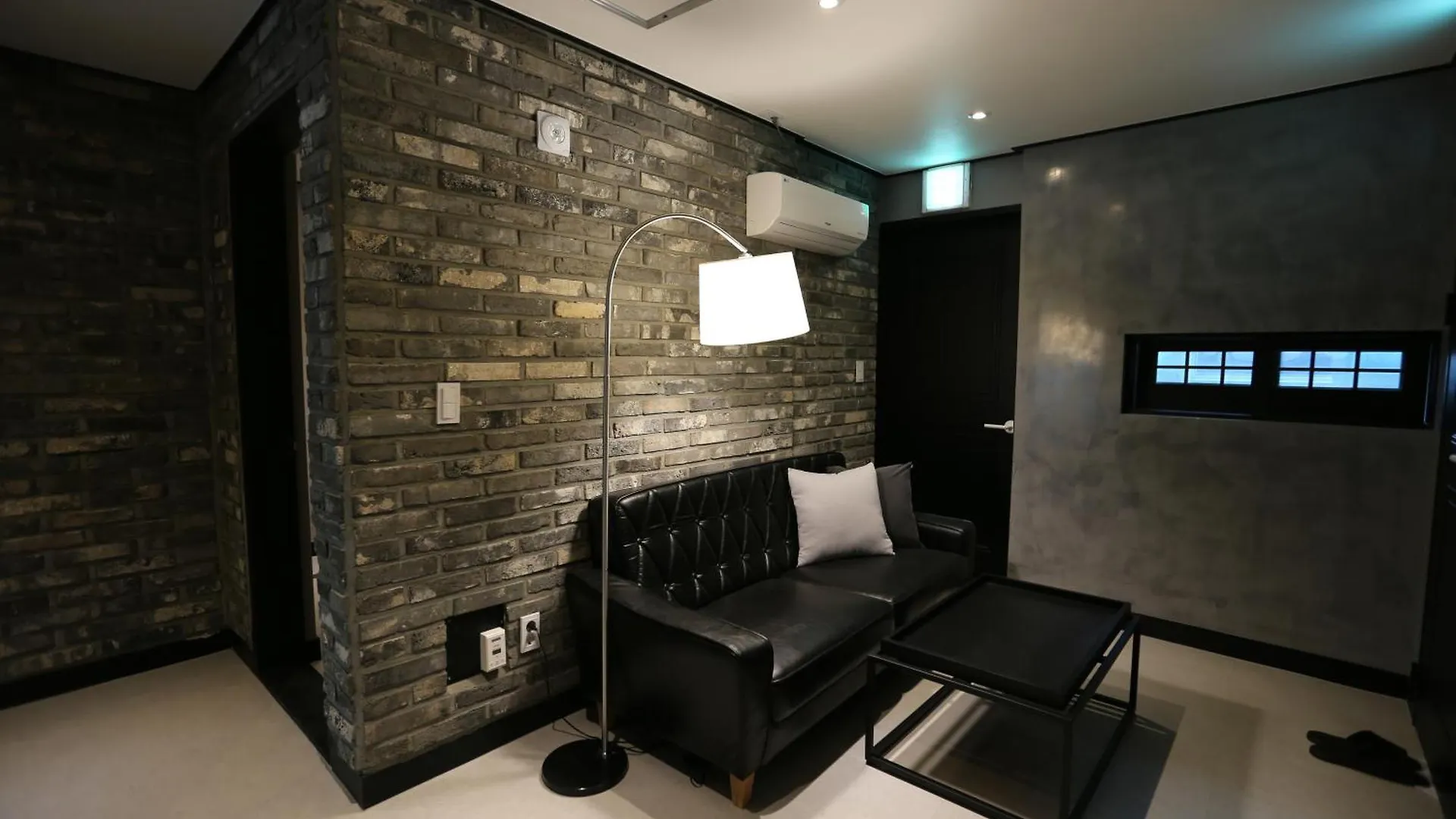 Almond Hotel Gupo Station Busan