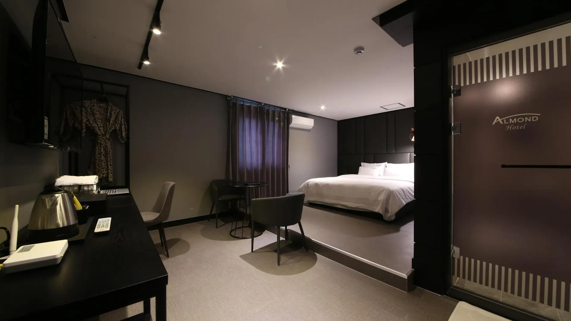 Almond Hotel Gupo Station Busan 2*,