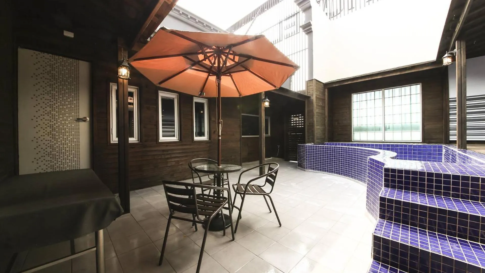 Almond Hotel Gupo Station Busan