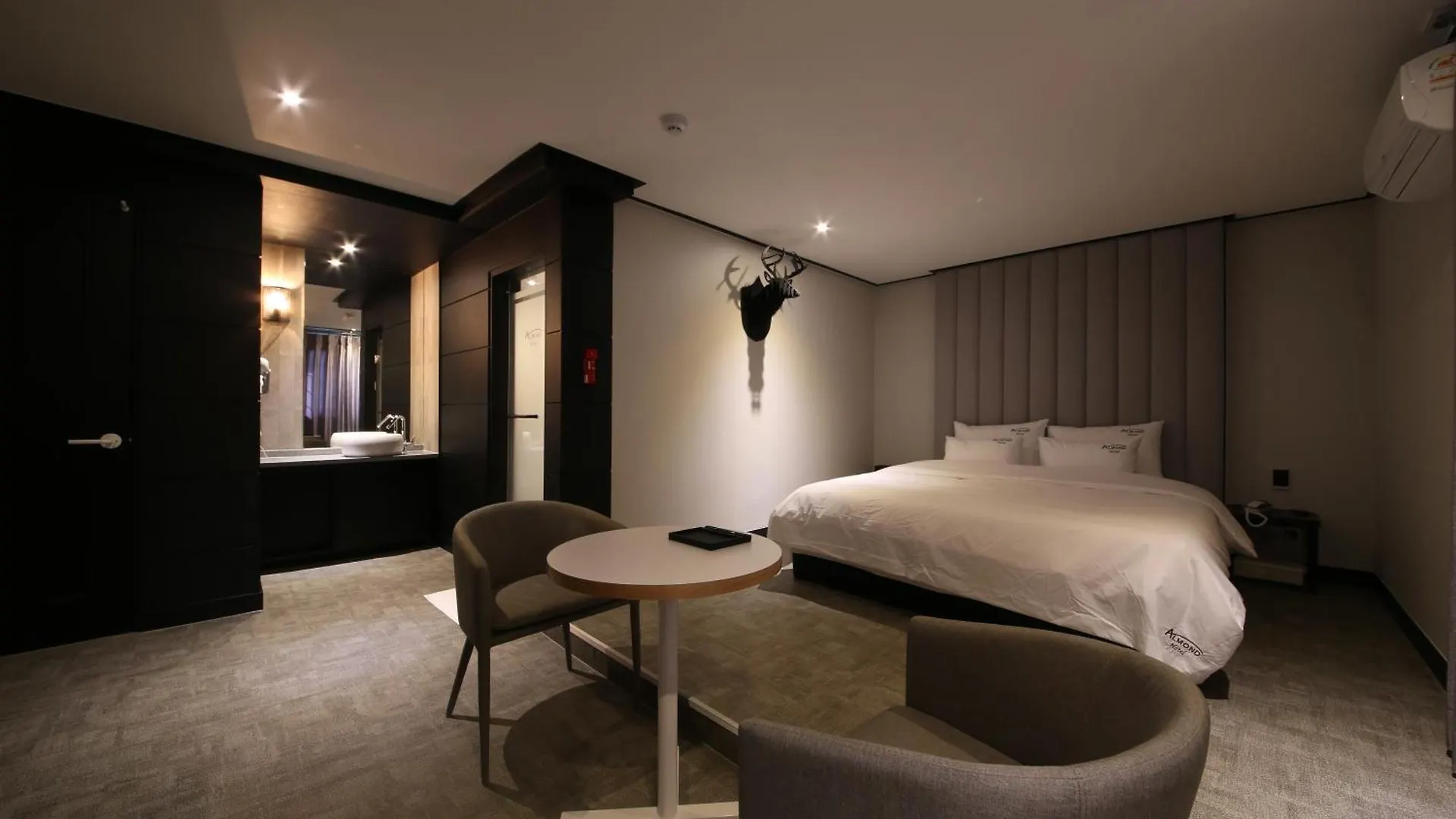 Almond Hotel Gupo Station Busan